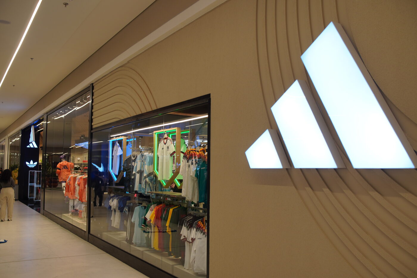 Adidas · BH Shopping, foto 2 da obra executada pela Rogal Engenharia