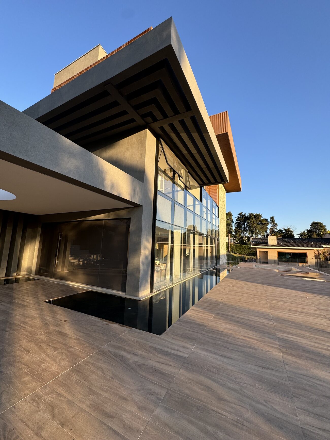 Obra residencial de alto padrão entregue pela Rogal Engenharia